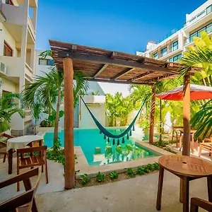 San Vicente 3*, Playa del Carmen México